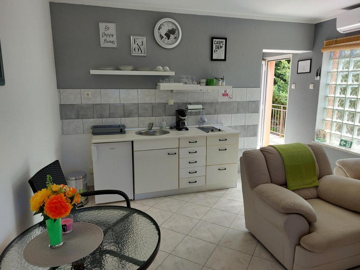 Villa Mery Smrika Bagian luar foto