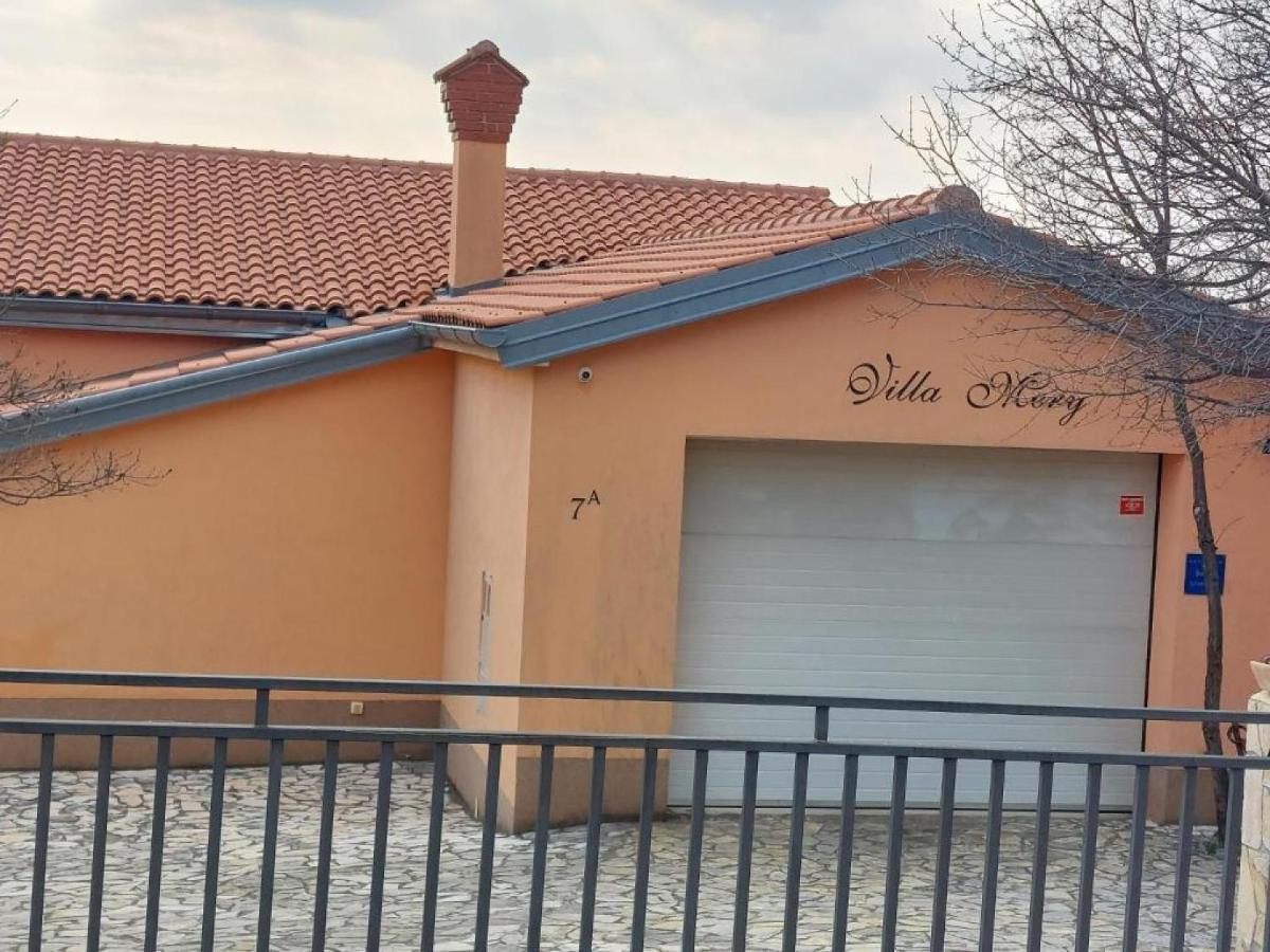 Villa Mery Smrika Bagian luar foto