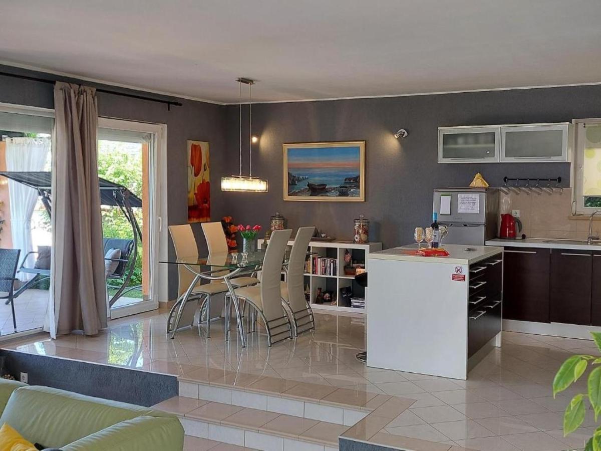 Villa Mery Smrika Bagian luar foto