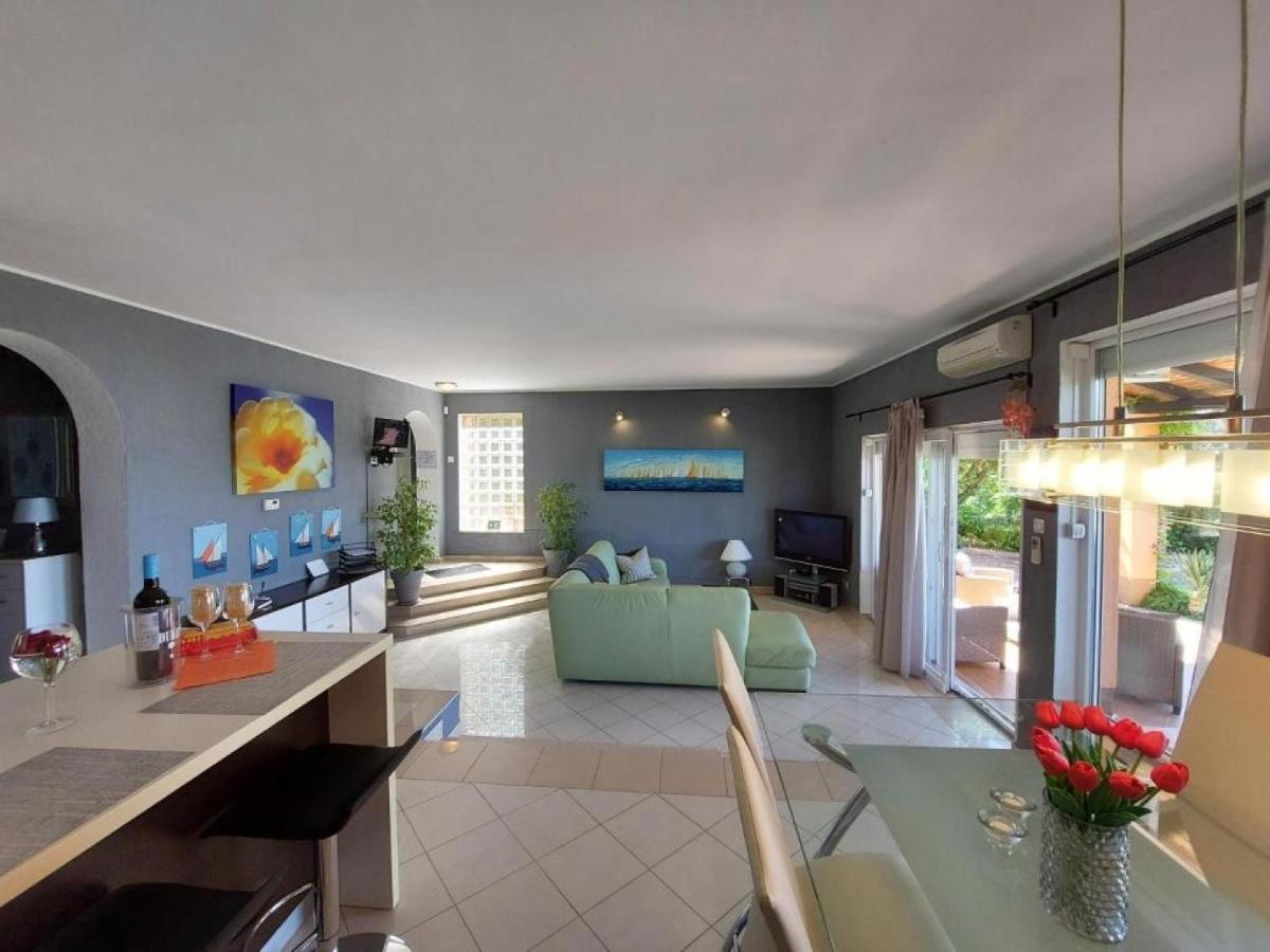 Villa Mery Smrika Bagian luar foto