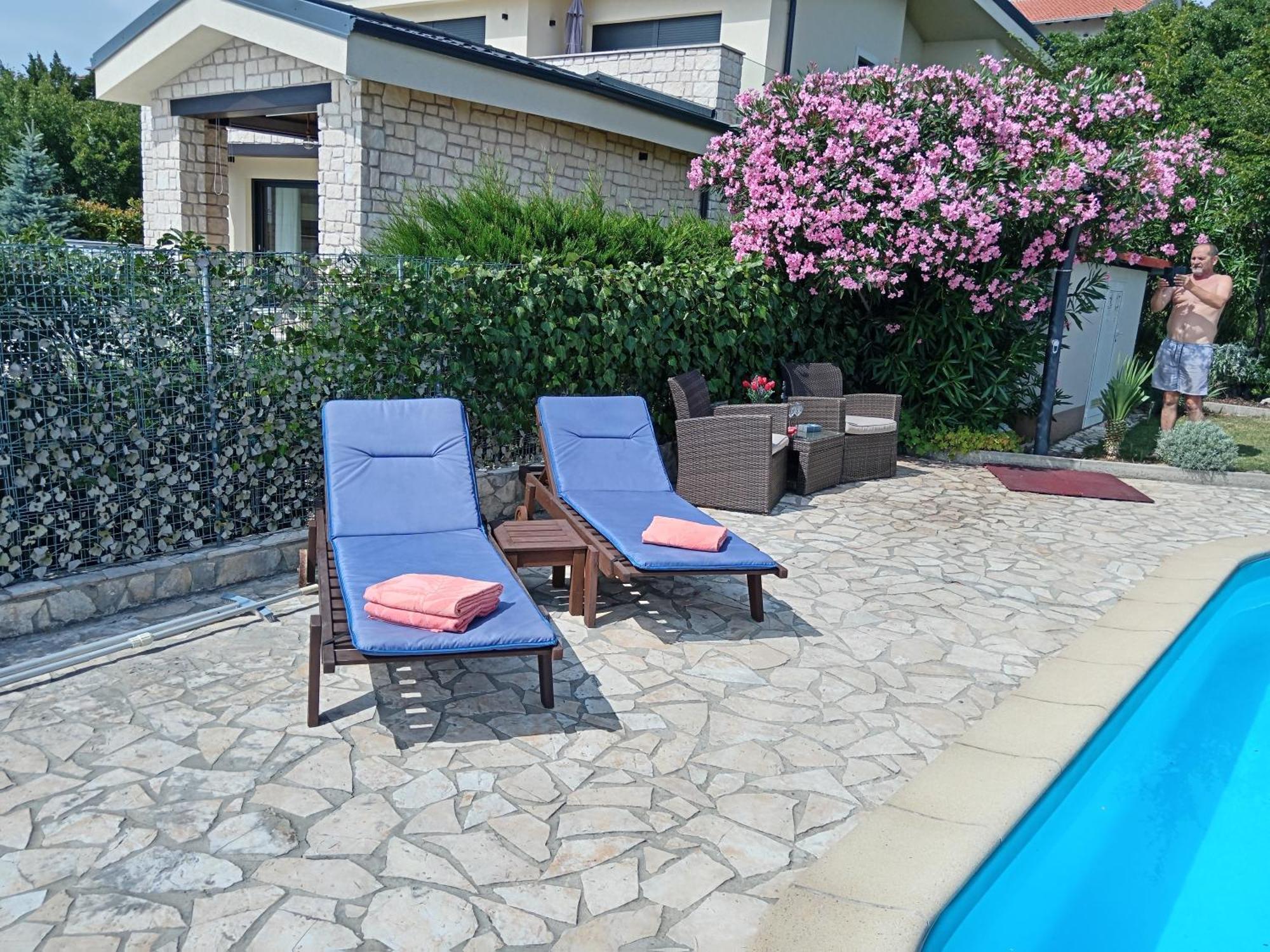 Villa Mery Smrika Bagian luar foto